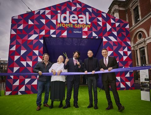 Laurence llewlyn Bowen, Rosemary Shrager, David Domoney, richard Arnold και Anthony cotton open 114th ideal home show, σε συνεργασία με το natwest, στο olympia london η έκθεση είναι ανοιχτή από τις 11 27 Μαρτίου idealshomeshowcouk