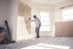Οι ιδιοκτήτες σπιτιού πρέπει να κάνουν κράτηση στον οικοδόμο τους τουλάχιστον τέσσερις μήνες πριν από την ανακαίνιση