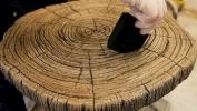 Έπιπλα Faux Bois: Παρακολουθήστε την Diane Husson Δημιουργήστε έπιπλα τύπου ξύλου από σκυρόδεμα