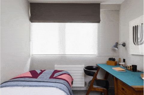 Υπνοδωμάτιο του γιου του Γιώργου Κλάρκ - παράθυρα - περσίδες
