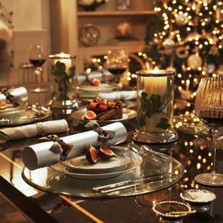 κεντρικό χριστουγεννιάτικο τραπέζι φαγητού