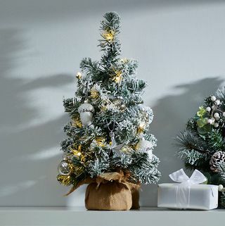 Προφωτισμένο χιονισμένο χριστουγεννιάτικο δέντρο μήκους 1,5 ποδιών