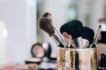 Πώς να καθαρίσετε σωστά τα πινέλα μακιγιάζ για να προστατέψετε το δέρμα σας