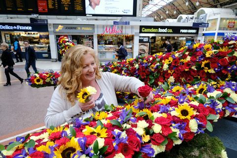 Ο Charlie Dimmock ενώνει τις δυνάμεις του με την εταιρεία διακοπών Monarch στο πλαίσιο της εκστρατείας «Έτος της Νίκαιας».