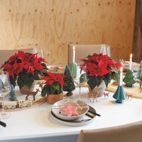 χριστουγεννιάτικο τραπέζι κεντρικό σετ μινιατούρα ξύλινου τρένου