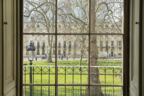 Fitzroy Square 1 - Marylebone - Φάντασμα - Ντάνιελ Ημέρα Λιούις - παράθυρα - Knight Frank