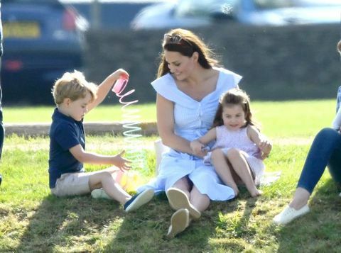 Prince George και Princess Charlotte Παίξτε με την Kate Middleton