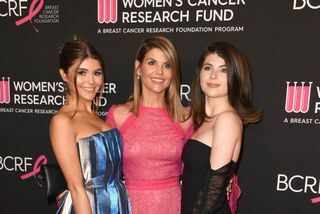 το γυναικείο ταμείο για την έρευνα για τον καρκίνο είναι μια αξέχαστη γκαλά αφίξεων βραδιού