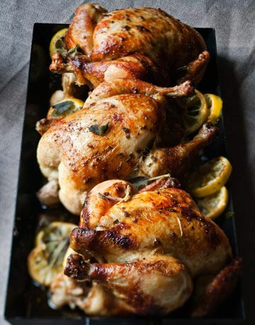 εικόνα του βοείου κοτόπουλου με λεμόνι και φασκόμηλο συνταγή