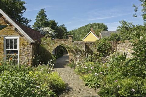 Η αψίδα κήπου Watermill-Ixworth-Savills