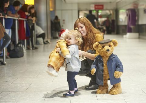 Heathrow Χριστουγεννιάτικη αγγελία - Ο Steiff φέρει την Doris και τον Edward Bair στο αεροδρόμιο Heathrow