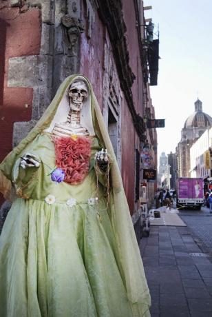 ένα άγαλμα santa muerte στην πόλη του Μεξικού