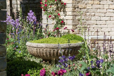 Τα αιτήματα των αγοριών: Ένας πολύ αγγλικός κήπος που σχεδιάστηκε από τη Janine Crimmins - Κήπος Artisan - Εμφάνιση λουλουδιών Chelsea 2018