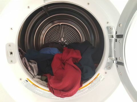 Ρούχα σε πλυντήριο ρούχων