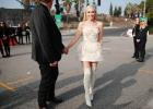 Το τελευταίο όνομα του Blake Shelton Εμπνευσμένη φίλη Gwen Stefani's Grammys Red Carpet Look