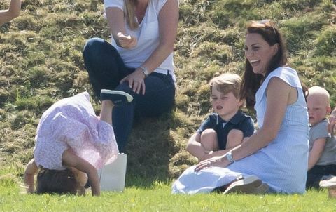 Prince George και Princess Charlotte Παίξτε με την Kate Middleton