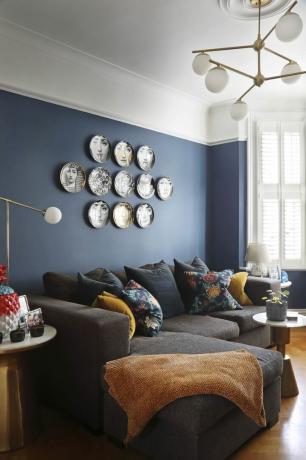νότιο Λονδίνο βικτοριανός καναπές σαλονιού στο σπίτι stiffkey μπλε farrow μπάλα fornasetti πιάτα