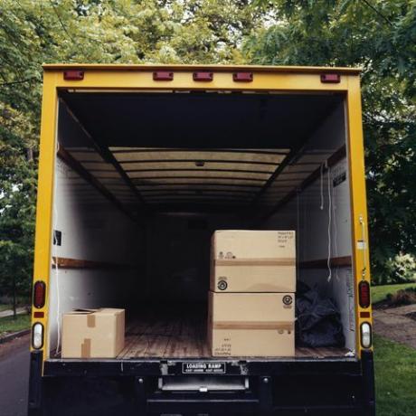 Κουτιά στο πίσω μέρος του Moving Van