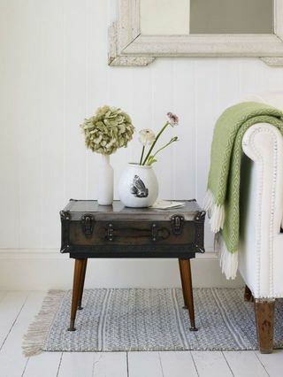 Καλύτερα από το Bespoke - Vintage Side Table