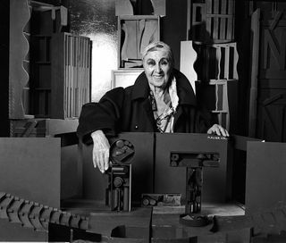 Γλύπτης Louise Nevelson