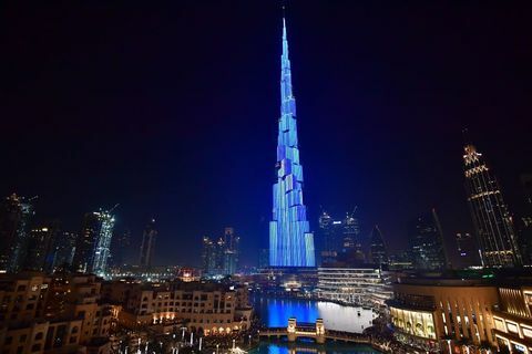 Μια εκπομπή λέιζερ στο Burj Khalifa