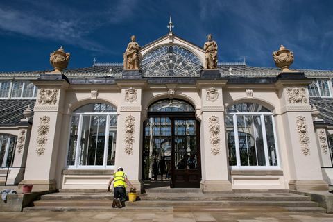 Το πρόσφατα ανακαινισμένο κλασσικό κτήριο του Kew Garden ανοίγει ξανά στο κοινό