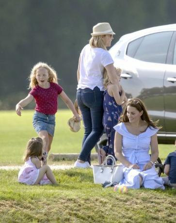 Prince George και Princess Charlotte Παίξτε με την Kate Middleton