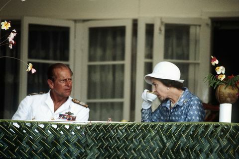 Η Βασίλισσα Ελισάβετ και ο Πρίγκιπας Φίλιπ επισκέπτονται το Ναούρου