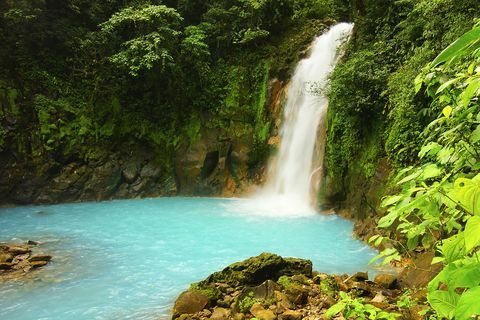 Καταρράκτης στο RIo Celeste στην Κόστα Ρίκα