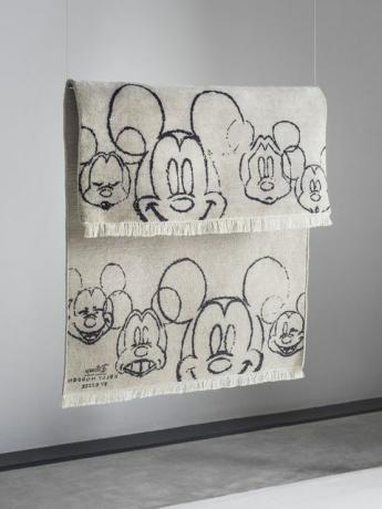 Η Kelly Hoppen εγκαινιάζει σειρά χαλιών Mickey Mouse