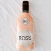 Αυτό το μαξιλάρι μπουκαλιών Giant Rosé εγγυάται ότι δεν θα κοιμηθείτε ποτέ