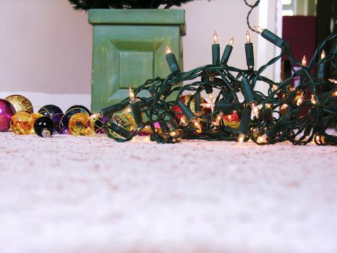 Χριστουγεννιάτικες διακοσμήσεις, συμπεριλαμβανομένων των φώτων και των στολισμάτων, στο πάτωμα