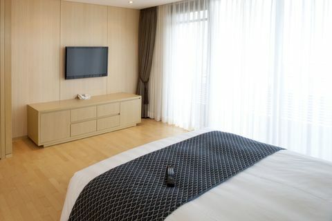 Πολυτελές δωμάτιο ξενοδοχείου με κρεβάτι king size