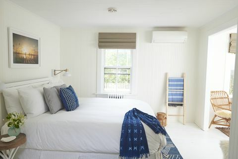 λευκό υπνοδωμάτιο με μπλε πινελιές